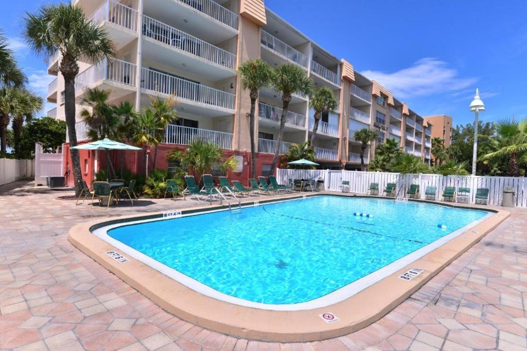 Beach Oasis - No Storm Damage & Guest Ready! Come Enjoy The Heated Pool & Relax At The Beach! 클리어워터 비치 외부 사진
